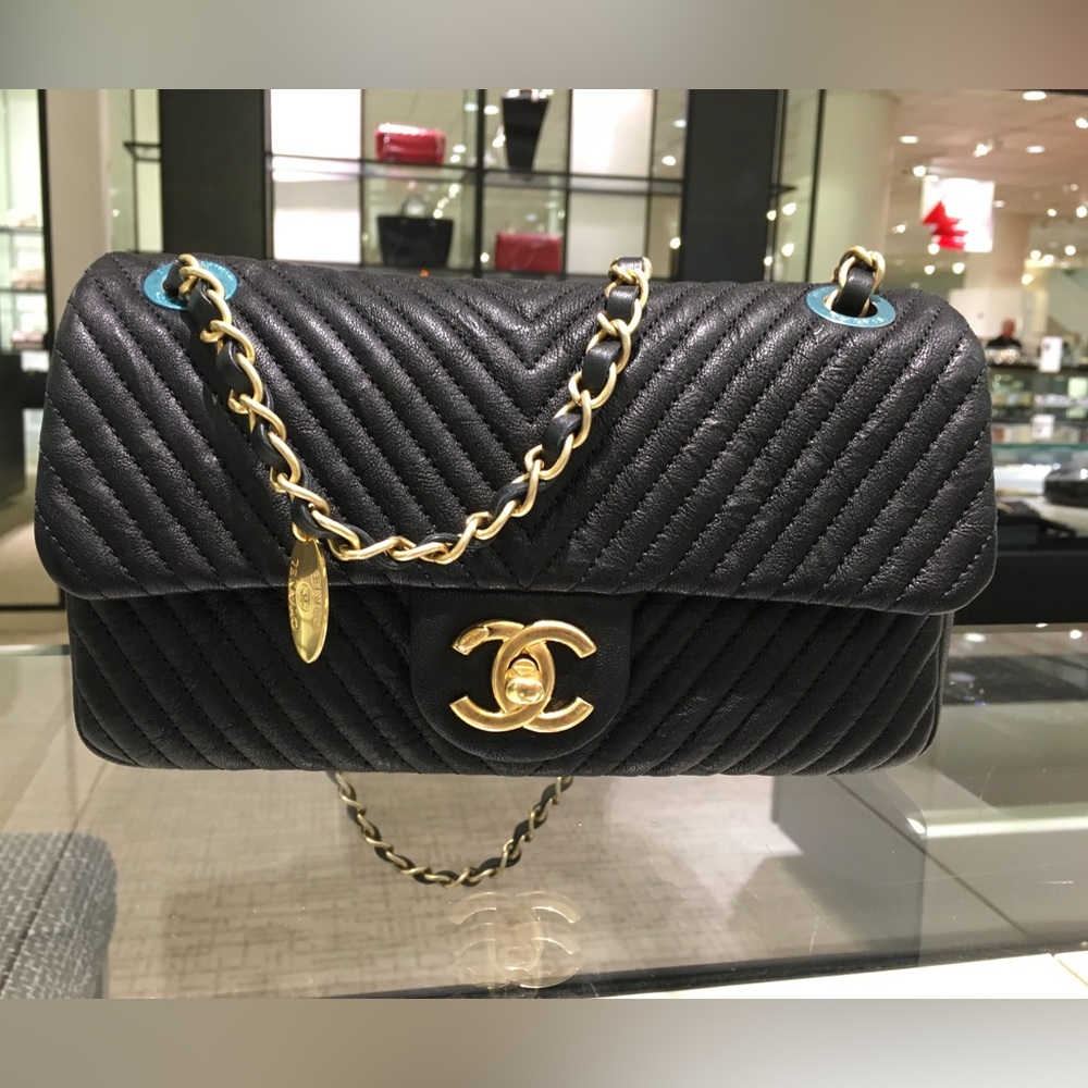 🔥CHANEL Chevron Mini Rectangle Flap